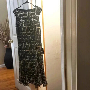 IEENA FOR MAC DUGGAL GOLD AND BLACK DRESS